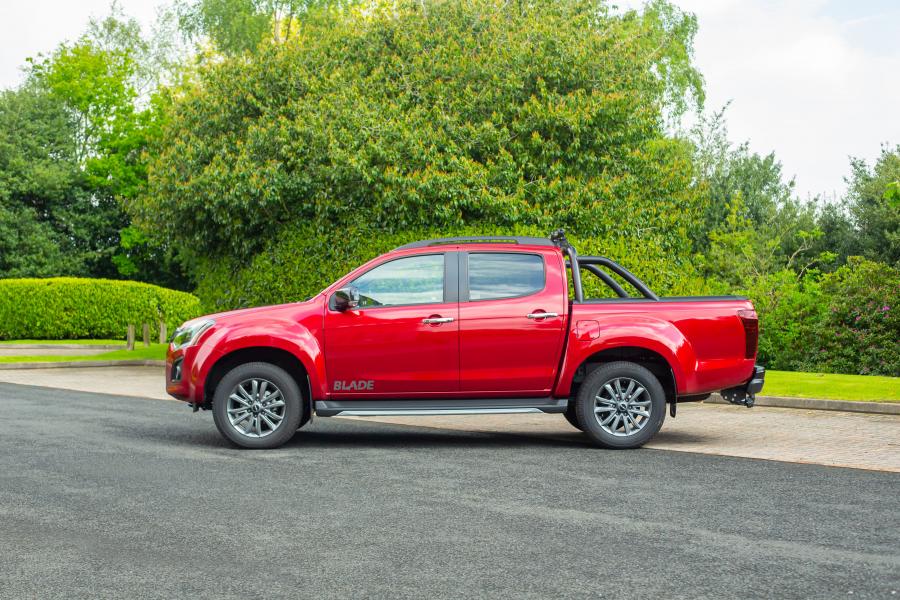  Isuzu D-Max Blade Double Cab 2017 года  (UK) (фото 49 из 52)